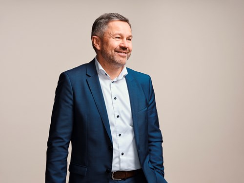 Billede af Morten Møller fra siden med hånden i lommen