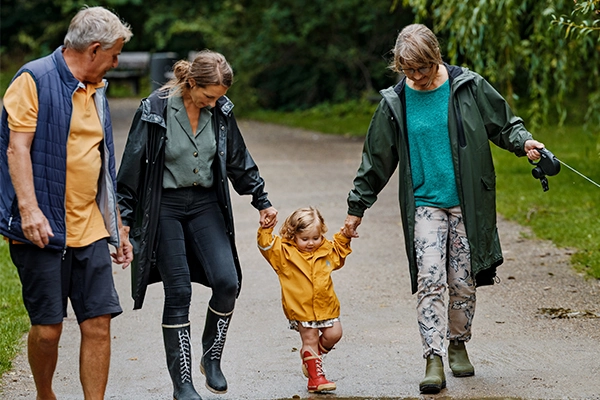 familie, senior, efterår, barn, børneopsparing, forsikring, pension, seniorliv