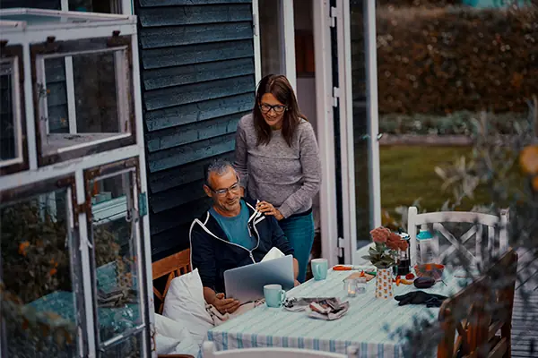 Pension, sommerhus, par, mand, kvinde, natur, terrasse